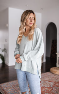 COZY V-NECK MODERN WEEKENDER
