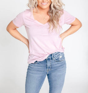 KASEY MODEL V-NECK TEE
